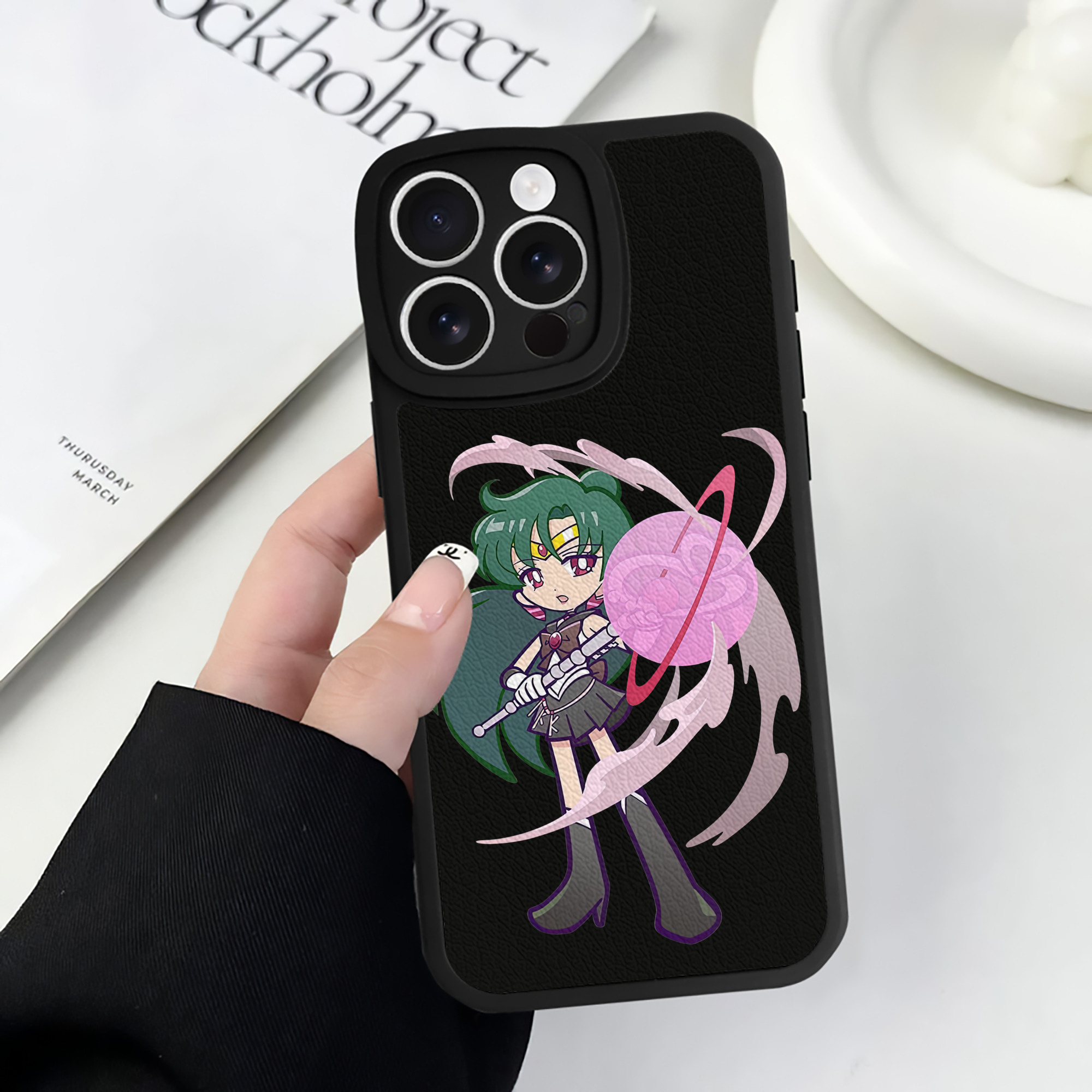 （画像用） 美少女戦士セーラームーン 冥王せつな Sailor Moon Meiou Setsuna 【iPhone 16シリーズ対応】シリコンスマホケース（レザー調） 材質：シリコン